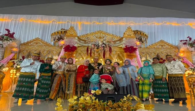 Mantan Kadiskominfo Makassar Hadiri Pernikahan Ponakan Di Sorowako